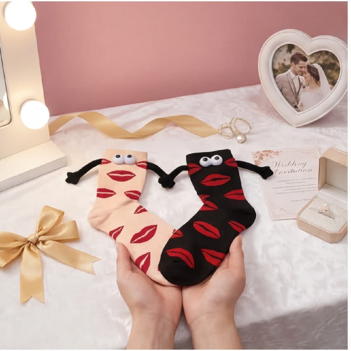 Partnersocken mit Lippen-Motiv