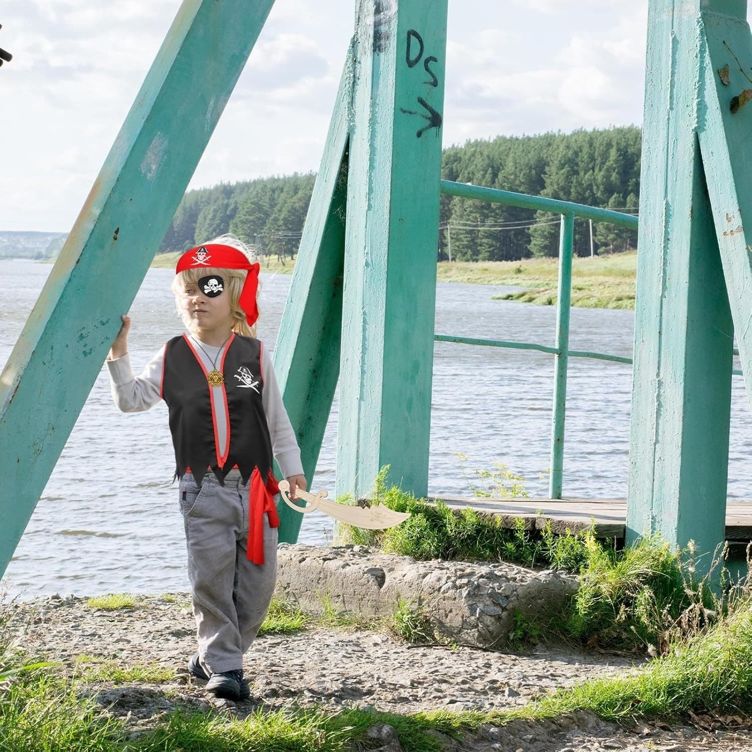 Piraten-Kostüm mit Holzschwert
