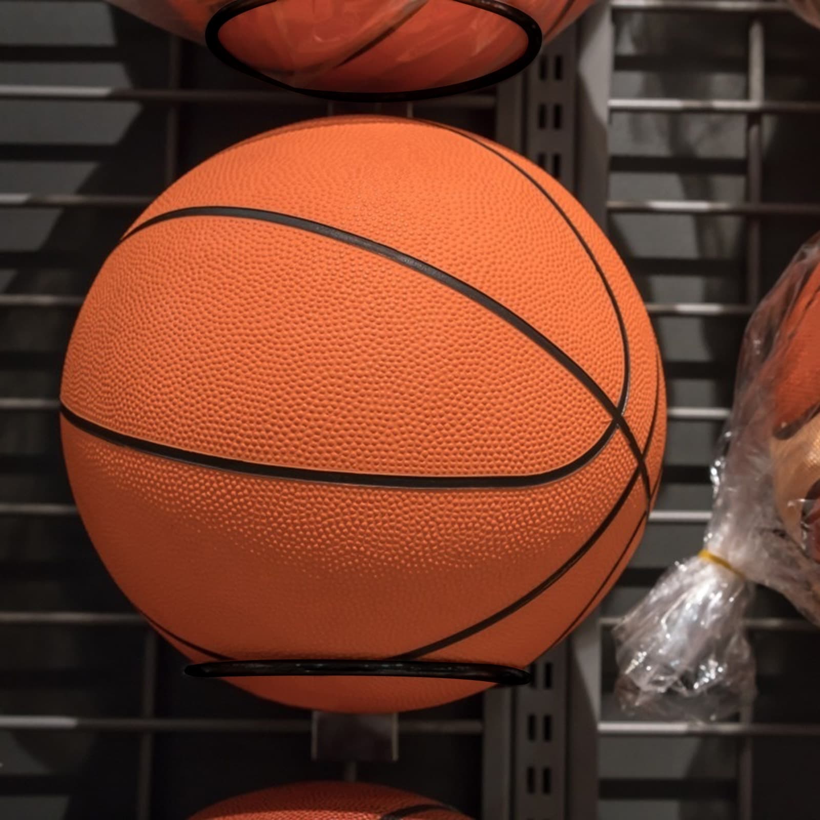 Wandhalterungen für Basketbälle