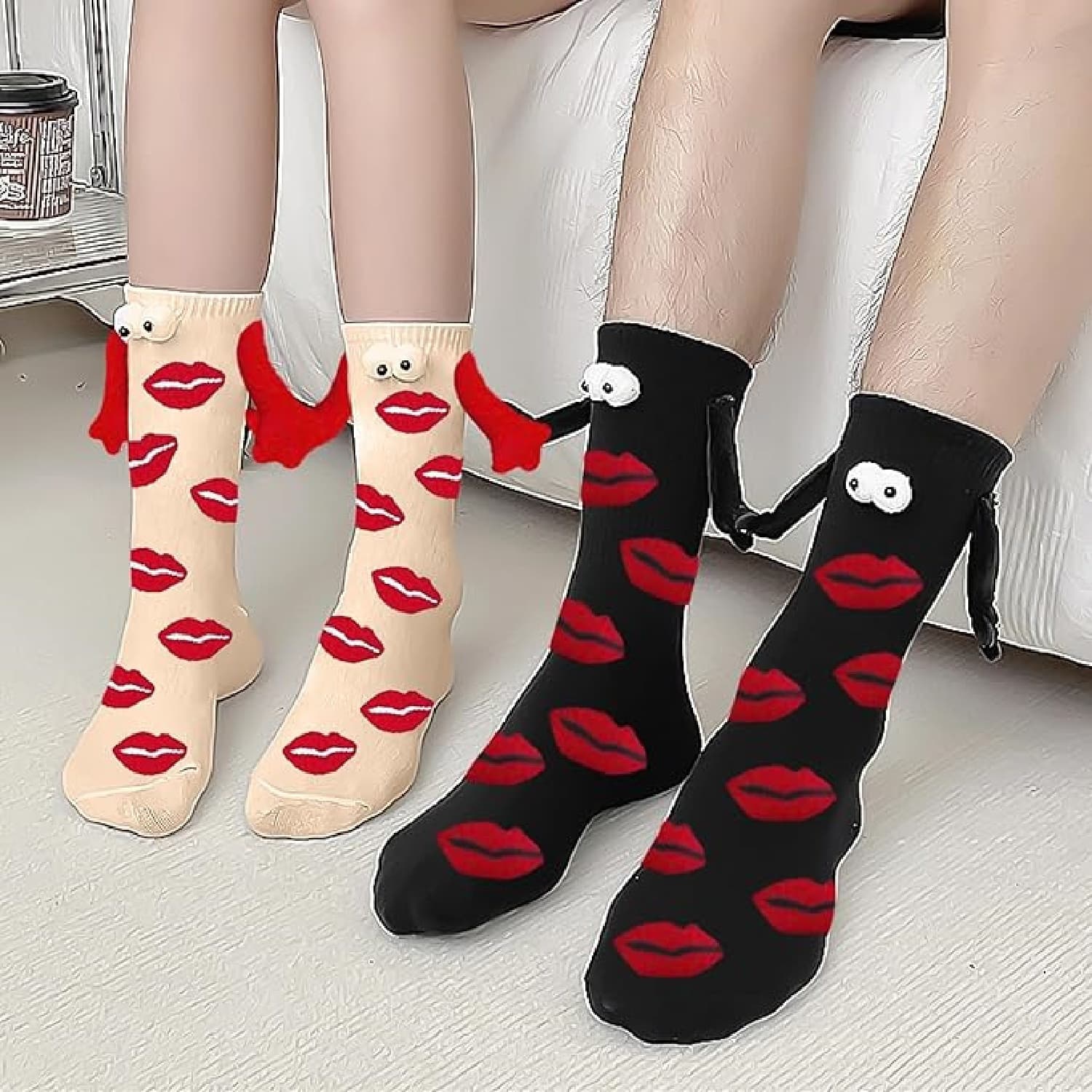 Partnersocken mit Lippen-Motiv